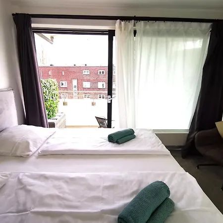 HH 01 by ROCKCHAIR - SUPERHOST Status - Modernes Apartment mit sonnigem Balkon&premium Boxspringbetten in Winterhude - Hamburg Top Geheimtipp-3